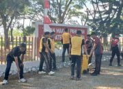 Jelang HUT RI ke 80, Personel Polres Bulukumba  Kerja Bakti ki  di TMP Taccorong