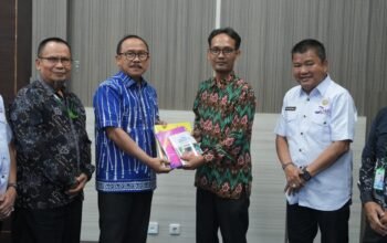 PT Intan Pariwara Dukung ki Sulbar Cerdas dengan Donasi 670 Buku untuk Perpusip Sulbar