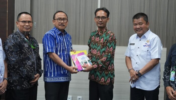 PT Intan Pariwara Dukung ki Sulbar Cerdas dengan Donasi 670 Buku untuk Perpusip Sulbar
