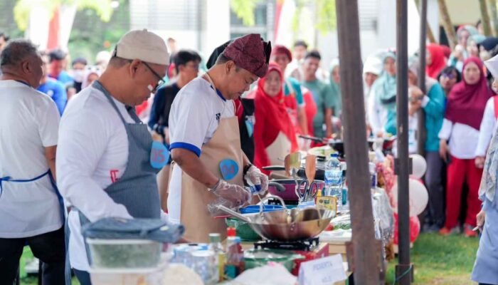 Kemeriahan HUT ke-80 RI : Kepala OPD Sulbar Unjuk Kebolehan ki di Lomba Makan Kerupuk dan Masak Nasi Goreng