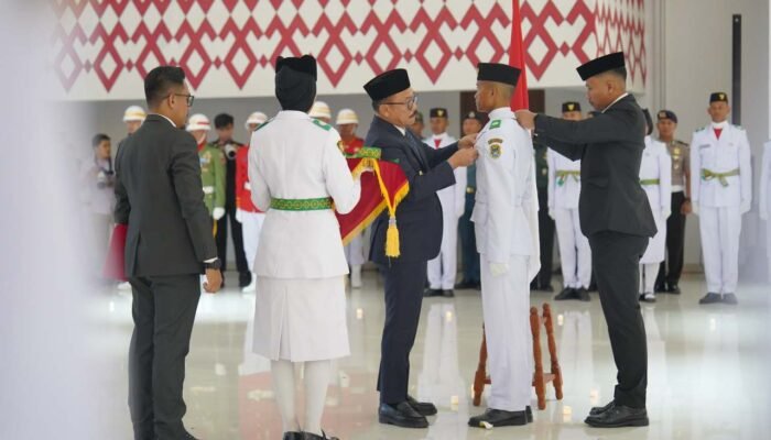 Gubernur Sulbar Kukuhkan ki 69 Paskibraka Provinsi, Siap Jalankan Tugas Upacara HUT RI