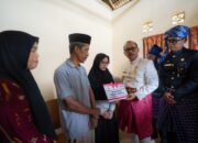 Momentum HUT RI ke-80, Plt Karo Pemkesra Dampingi ki Gubernur Sulbar, Sambangi Rumah Penerima Beasiswa