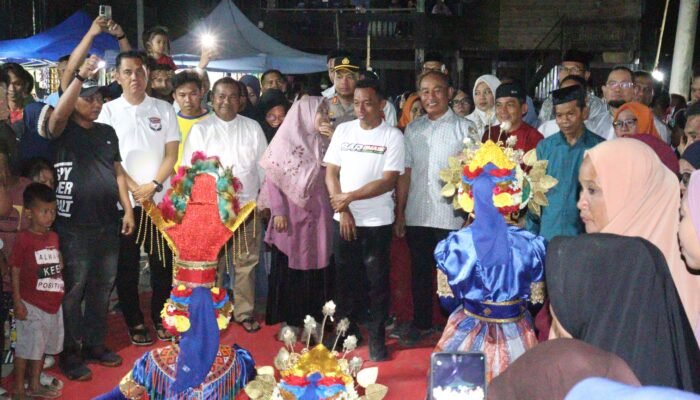 Kemeriahan Malam Kesenian HUT RI ke-80 di Timoreng Panua Ditutup mi Bupati Sidrap