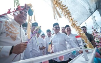 Gubernur Suhardi Duka: Maulid Nabi di Salabose Bukti Harmoni Agama dan Budaya Mandar