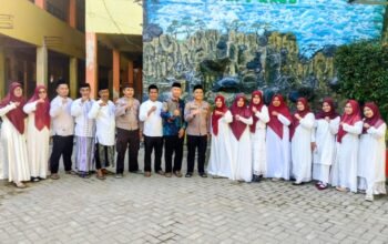 Kapolsek Pitumpanua Bersilaturahmi ke MIN 1 Wajo, Tanamkan Disiplin dan Kepedulian Sejak Dini