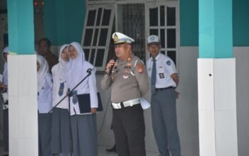 Polisi  Kembali Masuk Sekolah, Kasat Lantas Irup ki di SMKN 1 Bulukumba