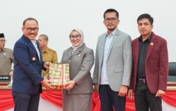 DPRD Sulbar Setujui ki Dua Ranperda, Gubernur Suhardi Duka Ungkap Tekanan Fiskal Daerah