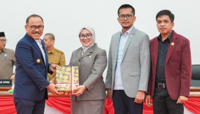 DPRD Sulbar Setujui ki Dua Ranperda, Gubernur Suhardi Duka Ungkap Tekanan Fiskal Daerah