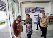 Gubernur Suhardi Duka Jemput Langsung ki Anggota VI BPK RI Fathan Subchi di Bandara Tampa Padang Mamuju
