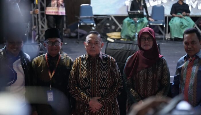 Festival Sandeq Teluk Mandar Resmi mi  Dibuka, Wagub Sulbar: Sandeq Bukan Sekadar Perahu, Tapi Kebanggaan Kita