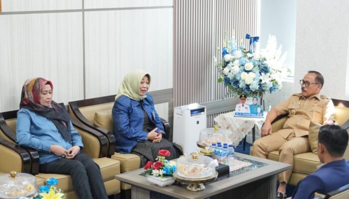 Gubernur Suhardi Duka Bahas ki Program Beasiswa dalam Pertemuan dengan Rektor Unasman