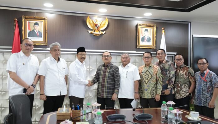 SDK dan Mensos Gus Ipul Bahas ki Strategi Tuntaskan Kemiskinan Ekstrem di Sulbar