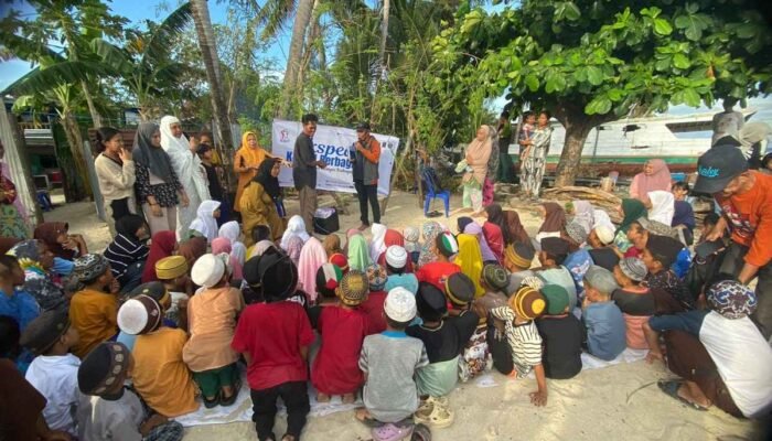 Inimi Caranya K-Apel Berbagi Cinta di Pulau Sarappo Lompo, Pangkep