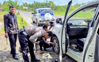 Polantas Wajo Menyapa, Bantu Pengendara yang Alami Kendala di Jalan Poros Sengkang–Siwa