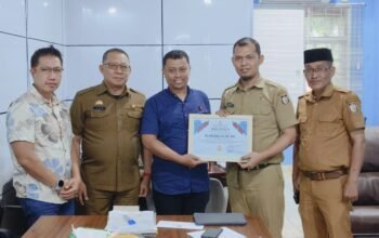 Disdik Kota Makassar Beri ki Sertifikat Penghargaan ke Polda Sulsel Peran Aktif Dorong Peningkatan Kepatuhan Perizinan Pada Satuan Pendidikan Non Formal