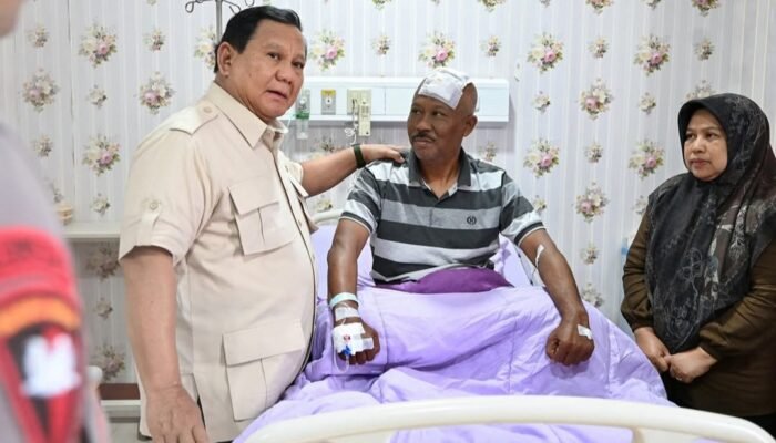 Presiden Prabowo Jenguk ki Polisi dan Masyarakat Korban Aksi Demonstrasi