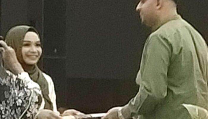 Tauwwa, Mantan Wartawan Fajar Dian Muhtadiah Raih mi Doktor di Unhas