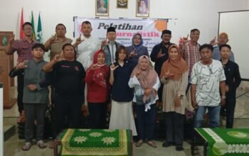Mahasiswa dan Wartawan mengikuti Pelatihan Jurnalistik