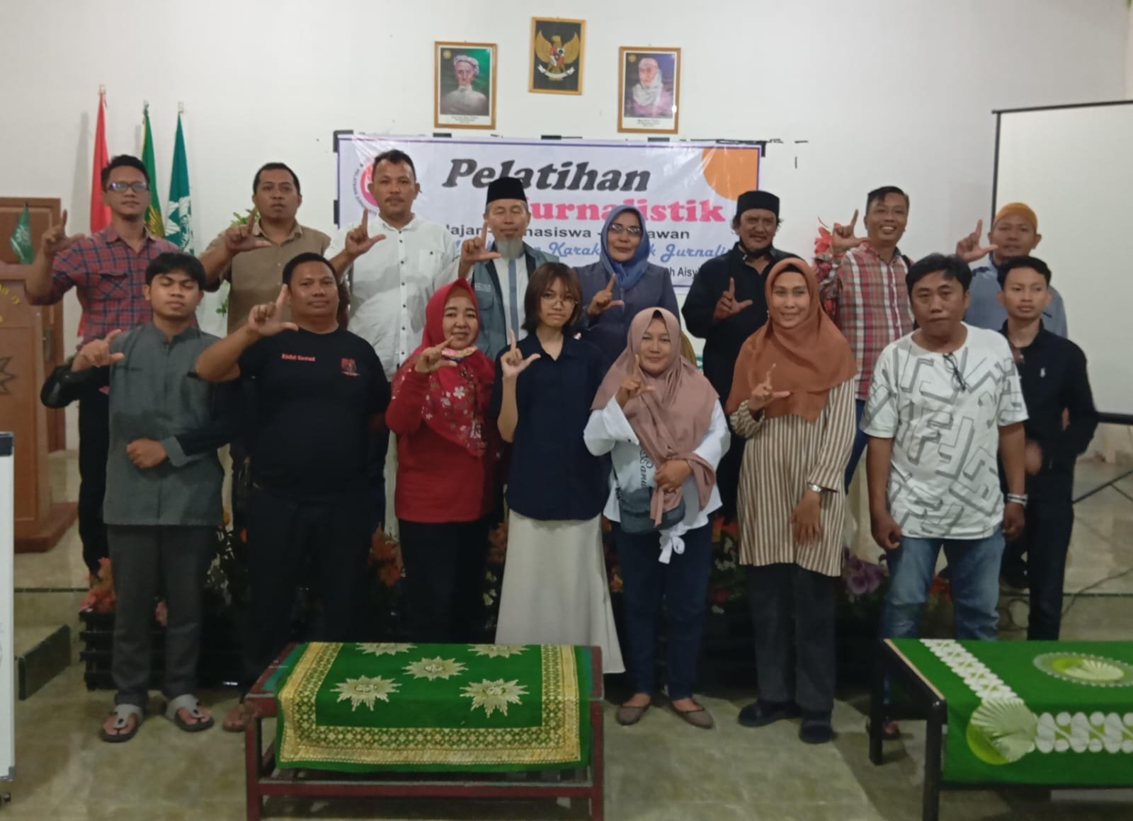 Mahasiswa dan Wartawan mengikuti Pelatihan Jurnalistik