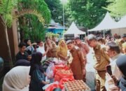 Camat Tamalate Dampingi ki Wali Kota Makassar di Pasar Murah Halaman kantornya
