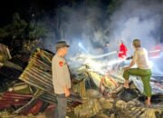 Tindak Cepat Polsek Bola Tangani Kebakaran, Kapolsek: Waspada Korsleting Listrik!