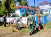 Koramil 1406-07/Takkalalla Gelar Karya Bakti Bersihkan Saluran Air di Kelurahan Peneki