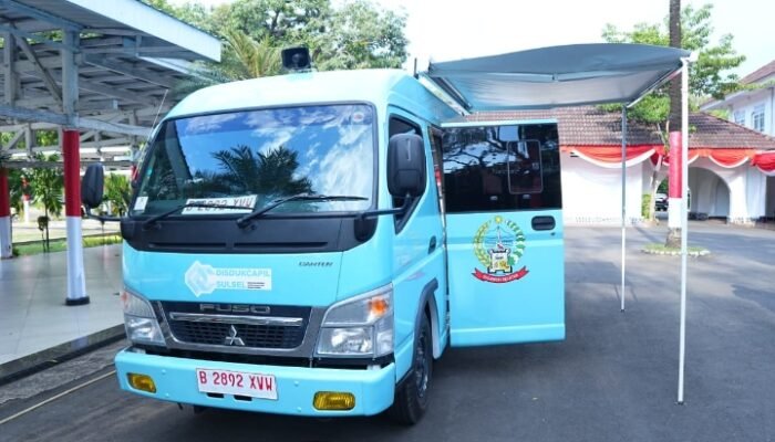 Gubernur Sulsel Luncurkan LDB, KTP Bisa mi Dicetak di Tempat