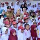 Kadisdik Makassar Dampingi ki Wali Kota Makassar Untuk Salurkan Tauwwa Seragam Sekolah Di Pulau Sangkarrang