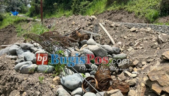 Proyek Rekonstruksi Jalan Poros Palesan – Buakayu Terkesan Lamban, Warga Kecewa, Minta Pihak Terkait Bertindak