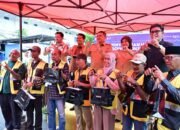 Perumda Parkir Serahkan Hadiah Program “Racing Parkir Digital” Untuk Jukir di Kota Makassar