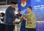 KI Award 2025, Wagub Salim: Bekerja dengan Jujur, Tak Perlu Takut dengan Keterbukaan Informasi