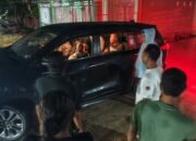 Blusukan di Tengah Banjir, Wagub Salim S. Mengga Buktikan Kepedulian ke Warga Desa Kenje