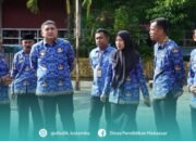 Kadis Pendidikan Dampingi Wali Kota Makassar, Seragam, Tas, hingga Tumbler Dibagikan ki Gratis: Pemkot Makassar Perkuat Layanan Pendidikan