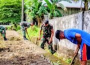 Koramil 1406-07/Takkalalla Gelar Karya Bhakti Bersihkan Saluran Air di Kelurahan Peneki