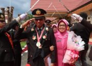 4 Personel Polres Bulukumba Masuki Masa Pensiun Dilepas ki dengan Tradisi Pedang Pora