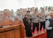 Air Mata Doa dari Wajo: Polres dan Warga Salat Gaib Mendoakan Korban Bencana Sumatera–Aceh