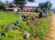 Koramil 1406-06/Pammana Bersama Warga Kampiri Gotong Royong Jaga Lingkungan
