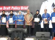 Hadiri ki Acara Refleksi Kinerja 2025 Pemkot Makassar, Kadis Pendidikan Diberi Draft Policy Brief 