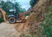 UPTD Pemeliharaan Jalan dan Jembatan PUPR Sulbar Tangani ki Longsoran Ruas Tabone–Nosu Mamasa