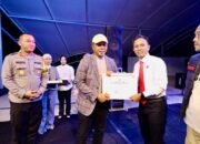 Momentum Tahun Baru, Bupati Andi Utta Serahkan ki 8 Penghargaan kepada Personel Polres Bulukumba