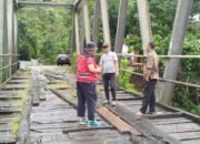 Antisipasi Rusak Berat, Kepala Dinas PUPR Sulbar Tinjau Langsung ki Jembatan Sungai Bonehau