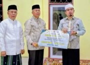 DPRD Wajo Gelar Tabligh Akbar Peringatan Isra Mi’raj, Wakafkan 200 Al-Qur’an
