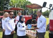 Pemkab Sinjai Serahkan Bantuan Alat dan Sarana Pertanian kepada Kelompok Tani