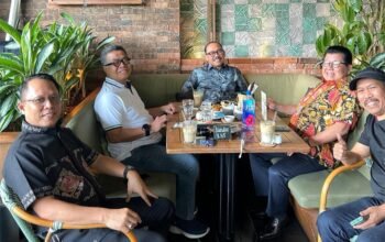 Menyambung Estafet Pembangunan: Suhardi Duka dan Anwar Adnan Saleh Bertemu dalam Keakraban di Jakarta