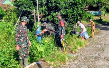 Koramil 1406-01/Tempe Karya Bhakti Bersihkan Talut Bersama Warga Mattirotappareng