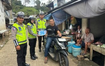 Polantas Polda Sulbar Gencarkan Sosialisasi dan Bagikan Brosur Tertib Berlalu Lintas