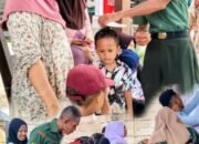 Babinsa Koramil Sajoanging Dampingi Pelayanan Posyandu di Desa Raddae