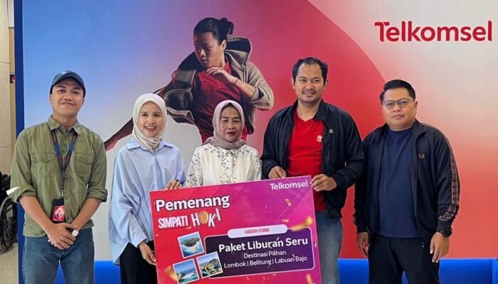 Itasi, Telkomsel Serahkan Hadiah SimPATI HOKI di Bone