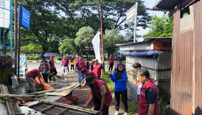 Matemija, Penertiban “Markas” Waria di Pekuburan Panaikang, Ditemukan Kondom dan Botol Lem di Lokasi