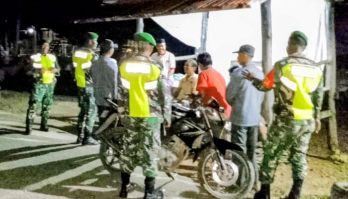 Patroli Siskamling Koramil 1406-07/Takkalalla Perkuat Stabilitas Keamanan Wilayah